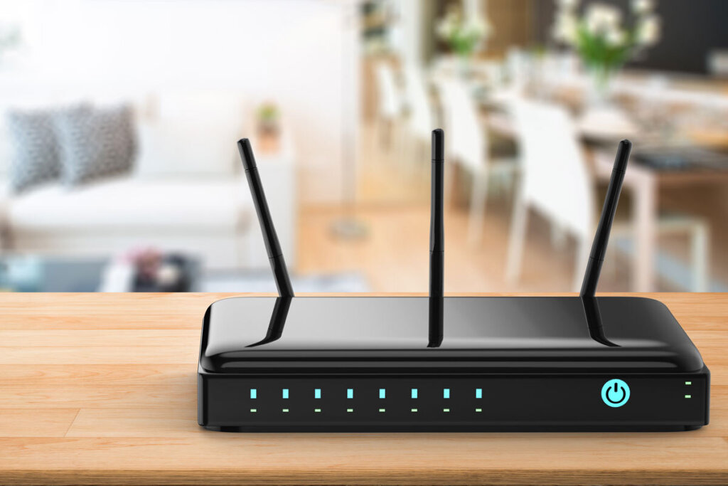 Router sobre mesa