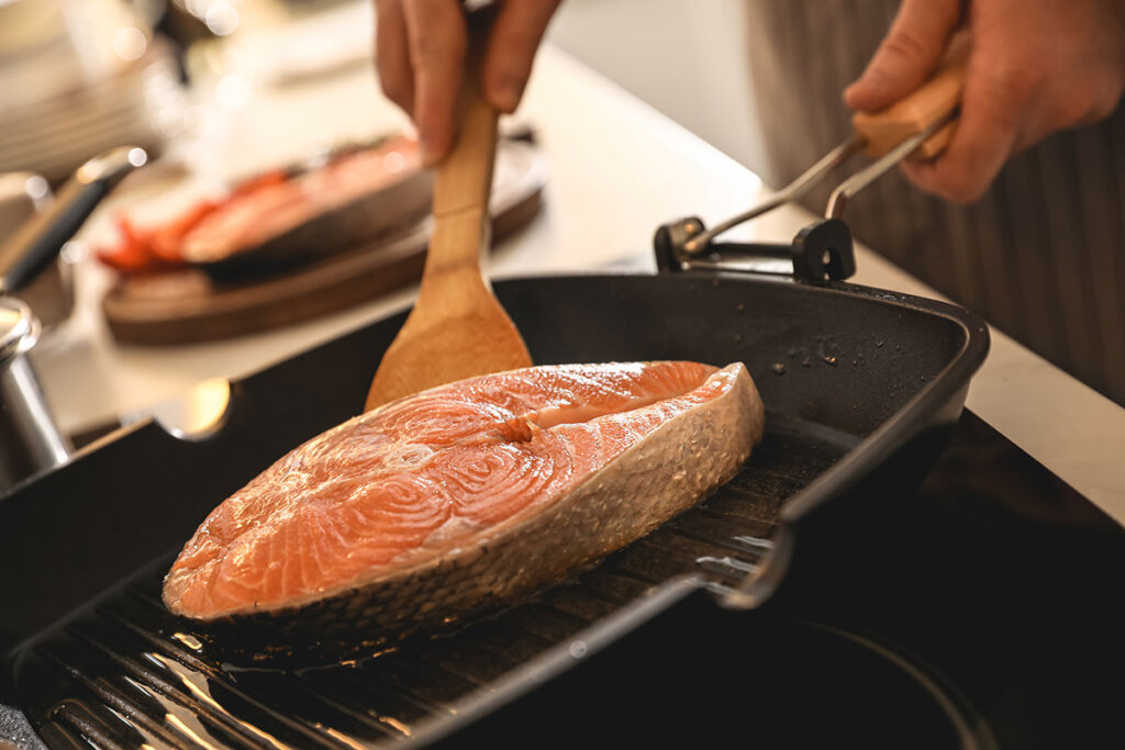 salmón fresco a la parrilla