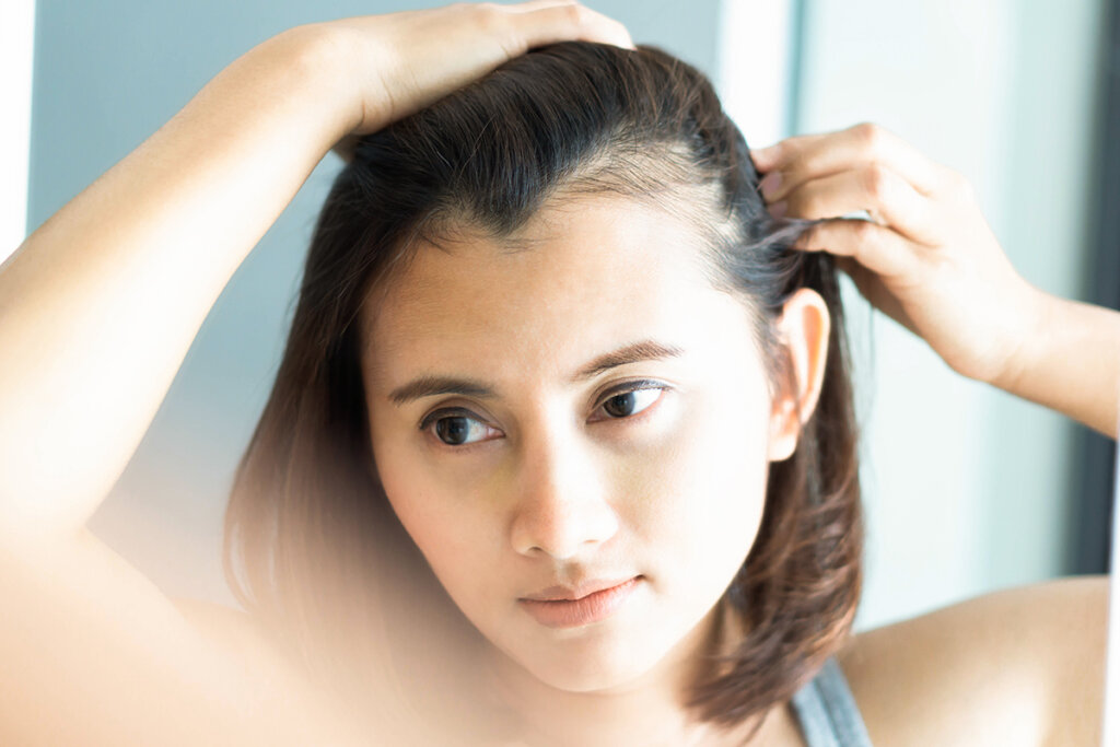 Mujer con pelo fino