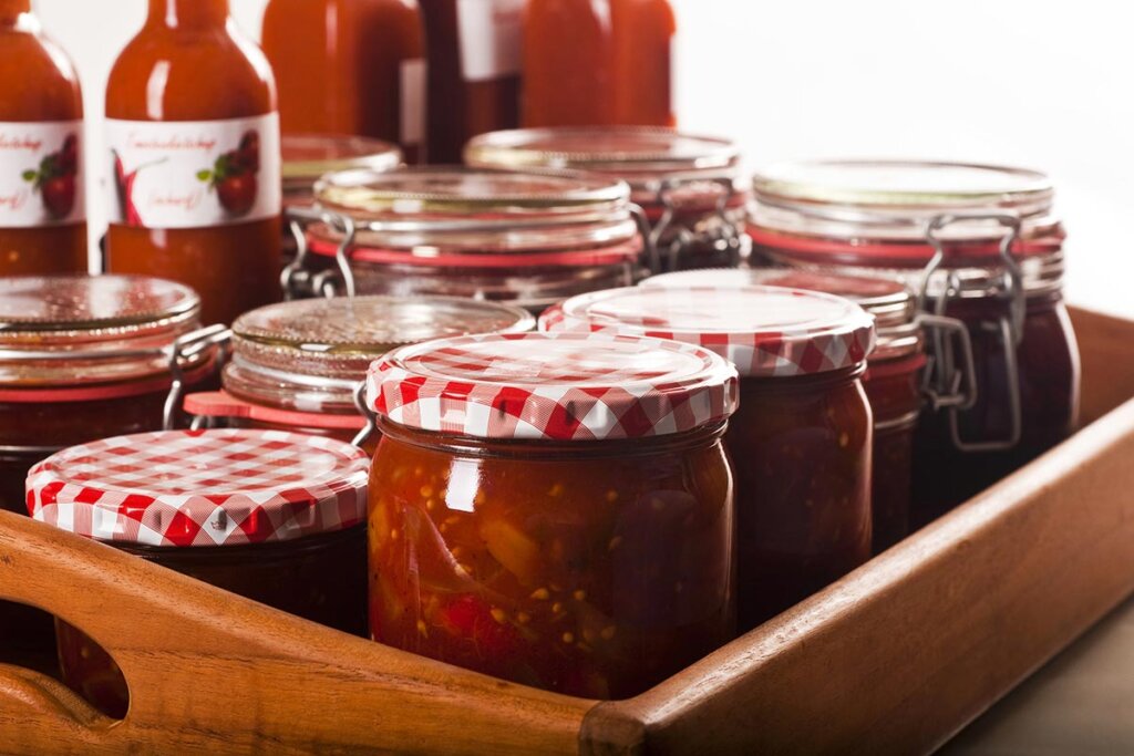 preserves_in_jars_on_tray