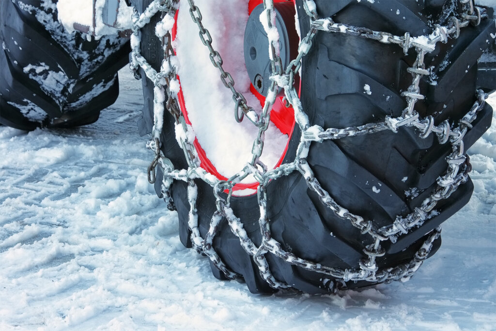 tires_with_snow_chains