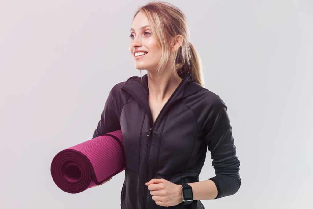 woman_in_yoga_outfit_ready_for_training